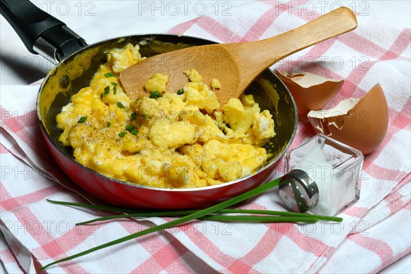 Scrambled eggs in frying pan