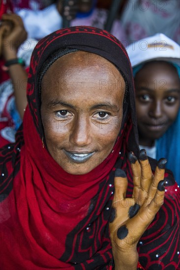 Colourful dressed toubou woman