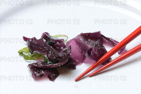 Red algae with sea salt and chopsticks