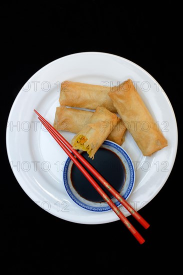 Spring rolls with soy sauce