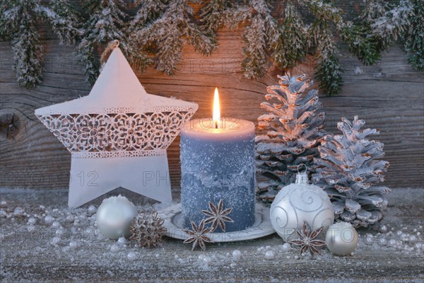 Natural advent decoration with burning candle and star