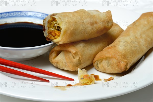 Spring rolls with soy sauce