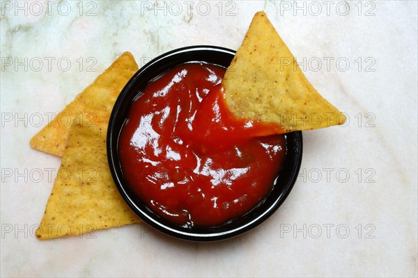 Nachos with tomato dip