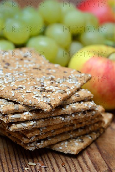 Crispbread with seeds