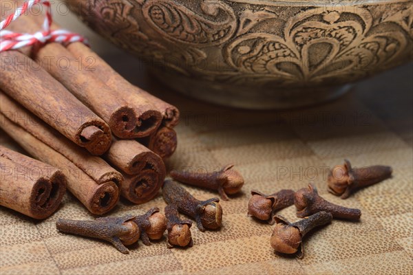 Cinnamon sticks and cloves