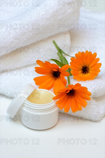 Marigoldsointment and flowers