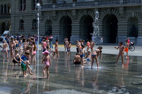 Children at the Bundesplatz