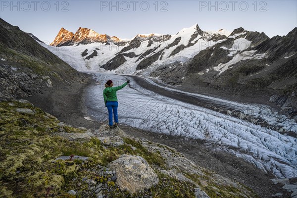 Mountaineer standing in front of glacier