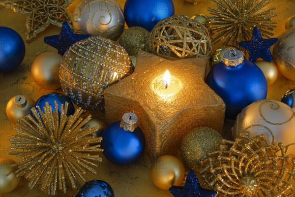 Christmas decoration in gold and blue