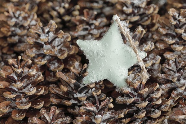 Natural Advent decoration with star