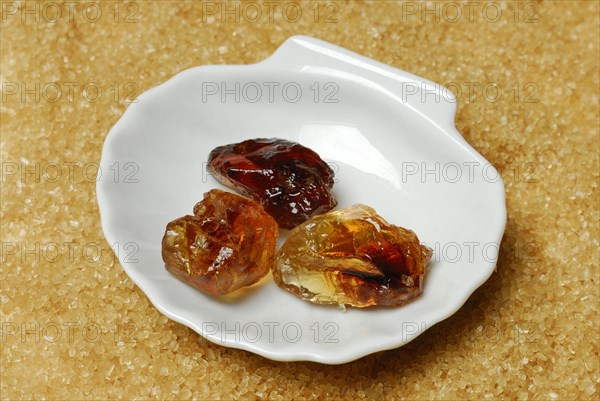 Brown rock candy and brown cane sugar