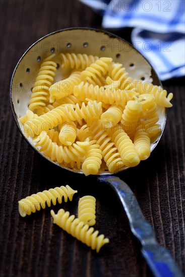 Spiral noodles in sieve ladle