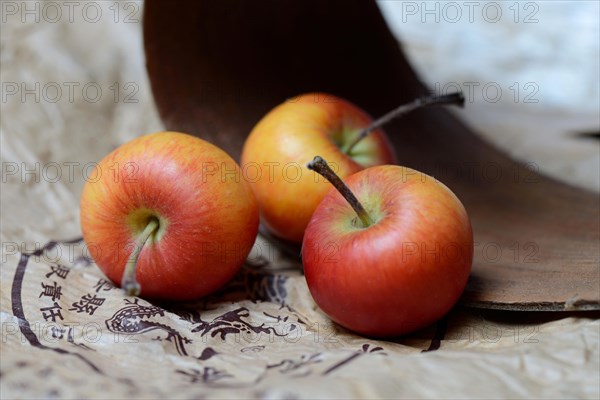 Decorative apples