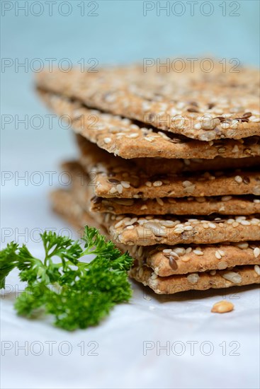 Crispbread with seeds