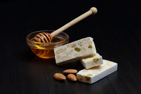 Nougat with almonds and honey