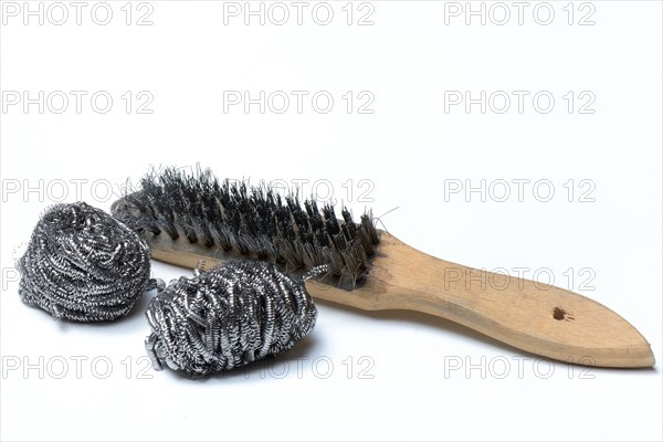 Steel brush and steel chips