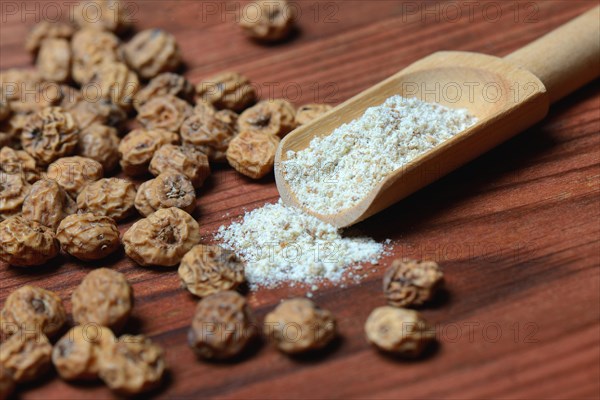 Tigernuts and tigernut flour in shovel