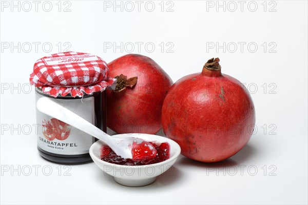 Pomegranate jelly in shell