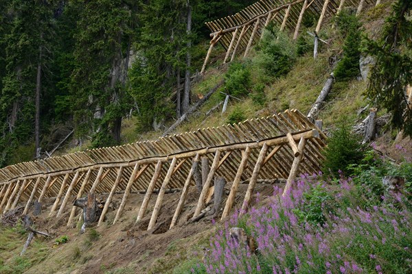 Avalanche barrier