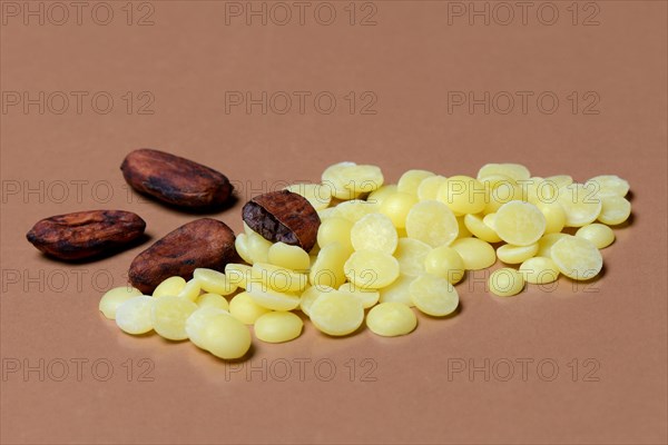 Cocoa butter chips and cocoa beans