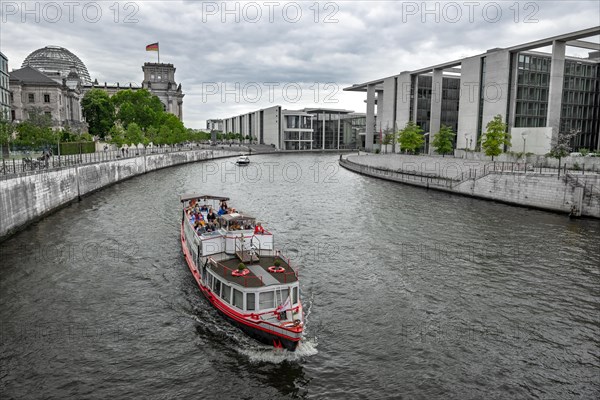 Excursion boat on the Spree