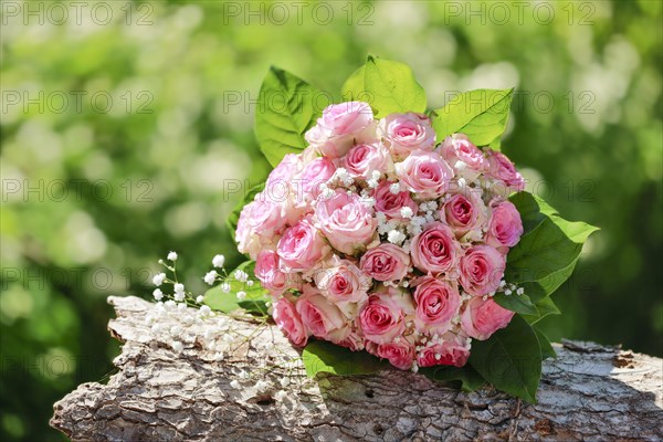 Bouquet on wooden board