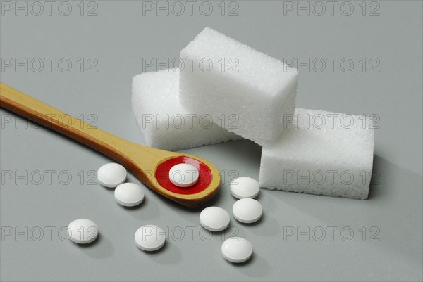Sugar cubes and sweetener tablets