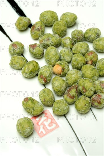 Wasabi peanuts