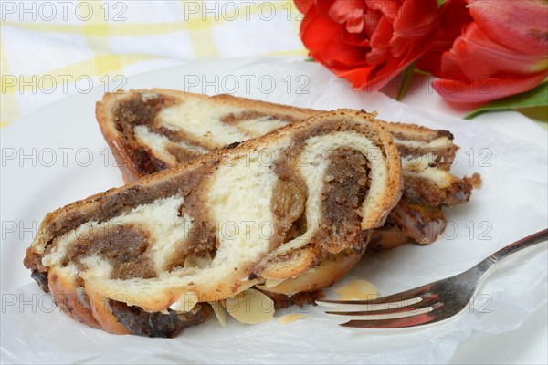 Yeast and nut plait