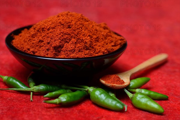 ( Capsicum annuum) Chilli powder in bowl and spoon and green chillies, paprika powder, chillies, kitchen spice, peppers