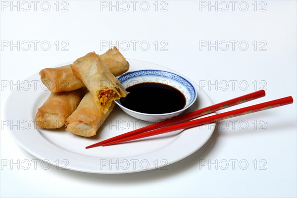 Spring rolls with soy sauce