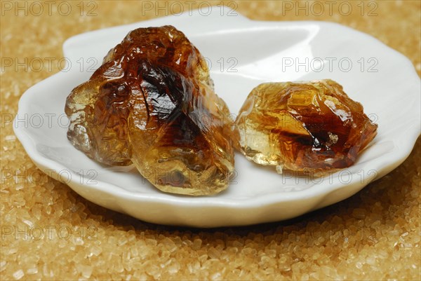 Brown rock candy and brown cane sugar