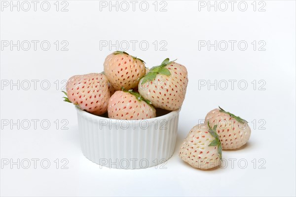 White strawberries in bowl