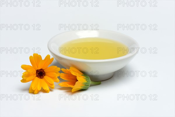 Bowl with oil