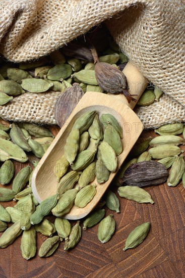 Green and black cardamom in jute bag