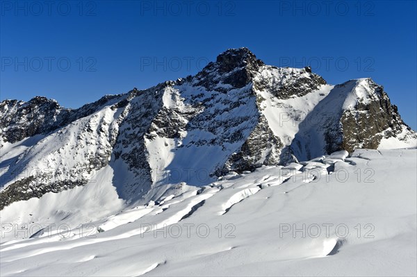 Snowy mountain peak Egginer