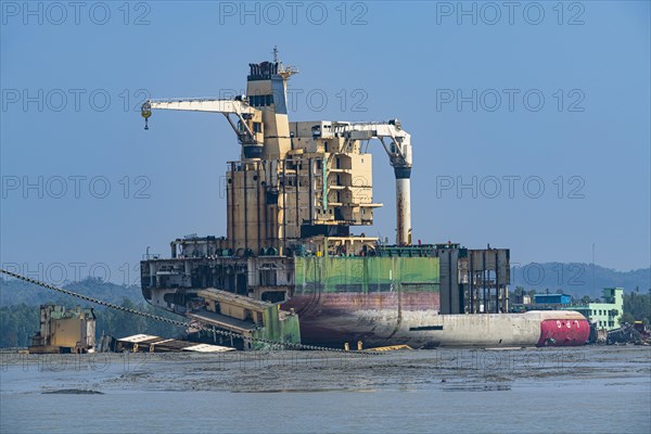 Huge container ships ready to getting break up