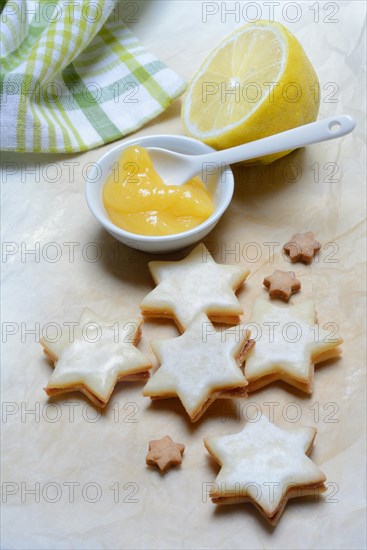 Lemon biscuits and peel with lemon curd