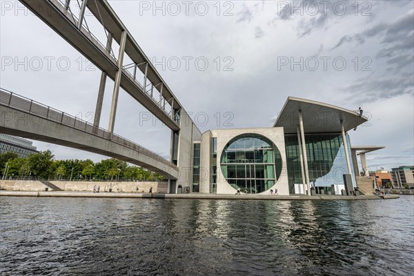 Bridge over the Spree between Marie-Elisabeth-Lueders-House and Paul-Loebe-Haus near Wolkenhimmel