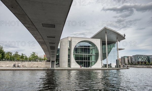 Bridge over the Spree between Marie-Elisabeth-Lueders-House and Paul-Loebe-Haus near Wolkenhimmel