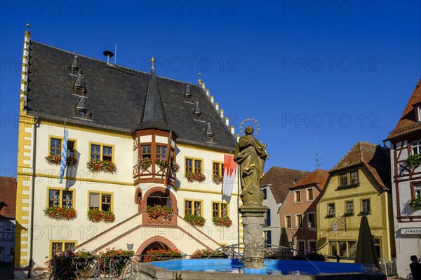 Town hall with Marienbrunnen