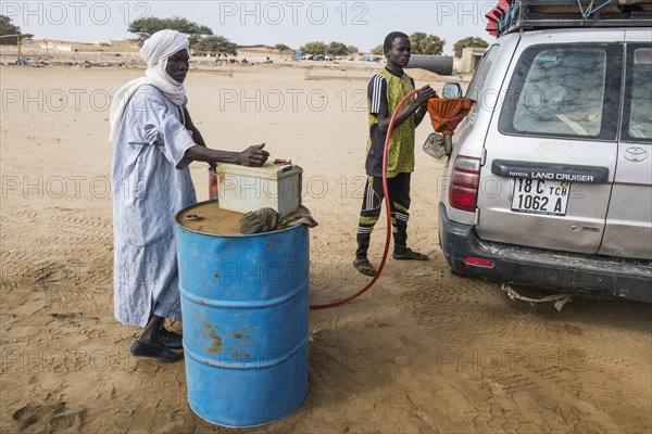 Unconventional way of fueling gass