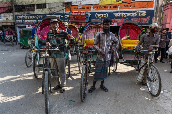 Rickshaw drivers in the bazaar