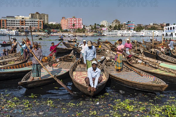 Men in their boats wiaitng for new clients