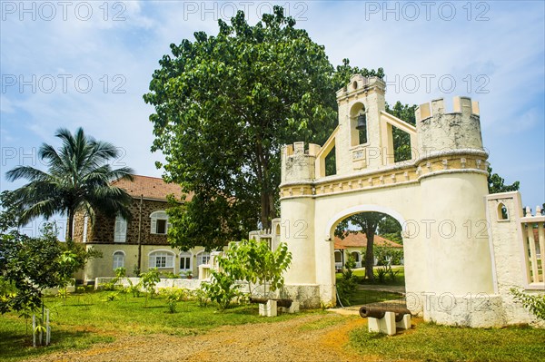 Entrance to Hotel Roca Belo Monte