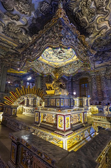 Decoration inside the Tomb of Kháº£i Dá»‹nh