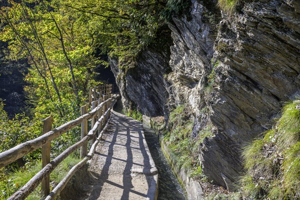 Rocky passage of the Marlinger Waalweg