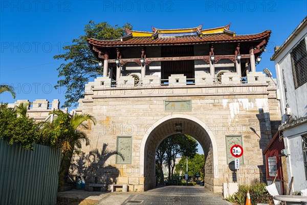 Entrance gate