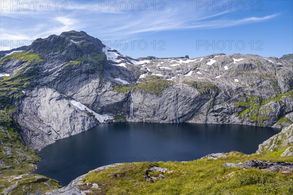 Lake Fjerddalsvatnet