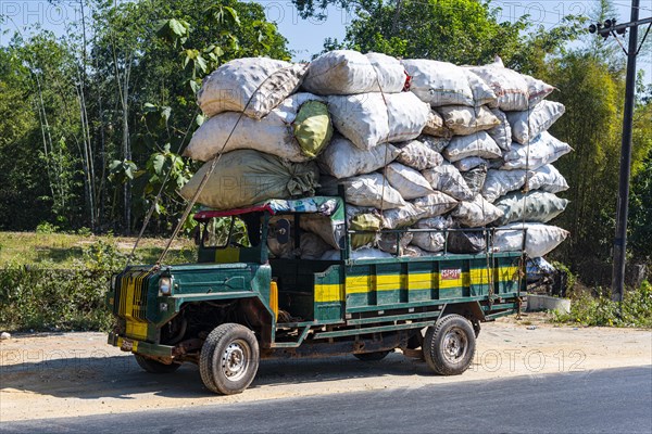 Fully loaded old toyota truck